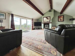 First floor lounge- click for photo gallery